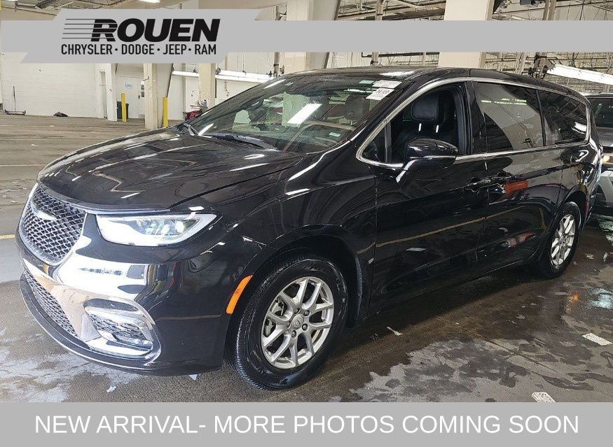 2025 Chrysler Pacifica Select