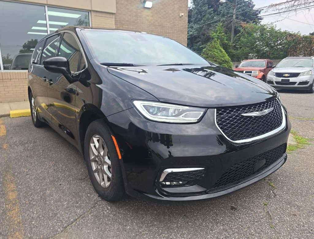 2025 Chrysler Pacifica Select