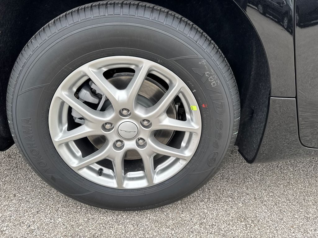 2027 Chrysler Pacifica Select