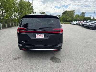 2027 Chrysler Pacifica Select