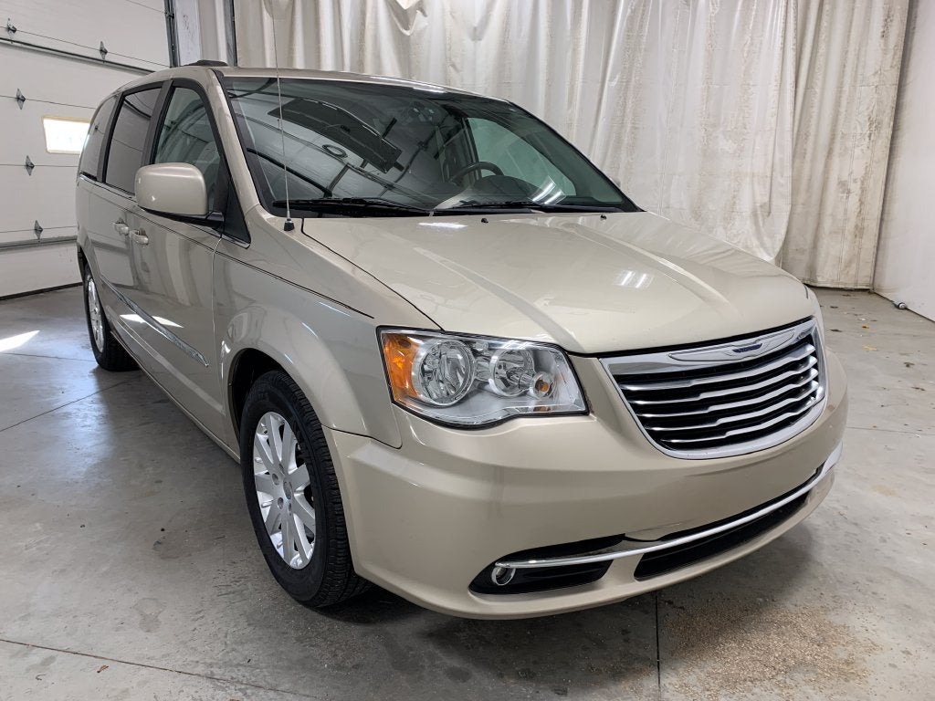2016 Chrysler Town & Country Touring