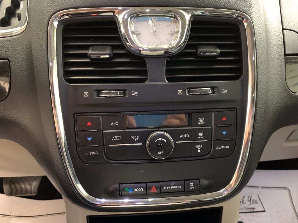 2016 Chrysler Town & Country Touring