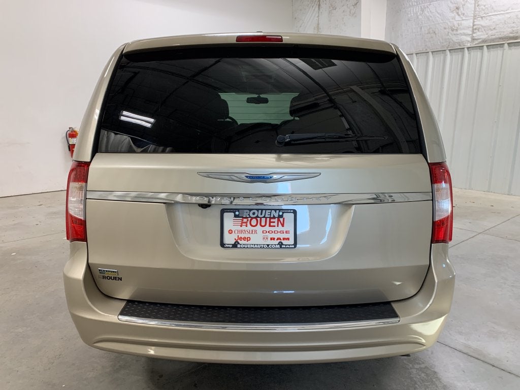 2016 Chrysler Town & Country Touring