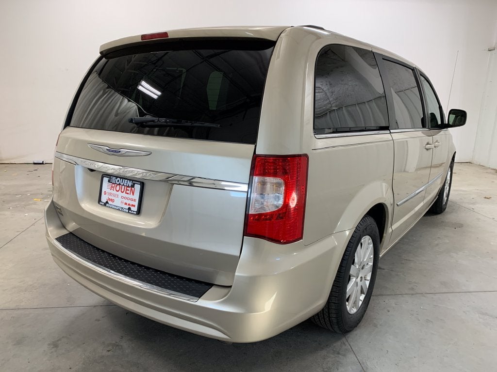 2016 Chrysler Town & Country Touring