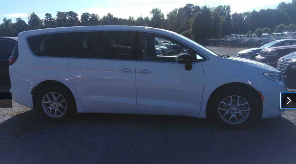 2025 Chrysler Pacifica Select