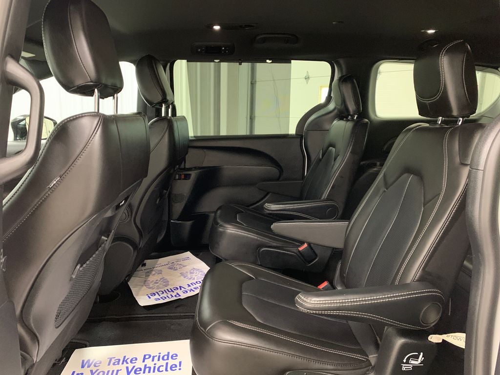 2025 Chrysler Pacifica Select