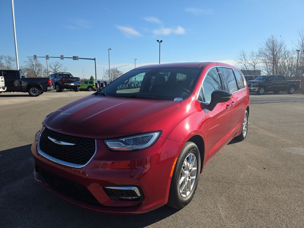 2025 Chrysler Pacifica Select