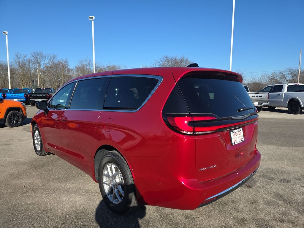 2025 Chrysler Pacifica Select