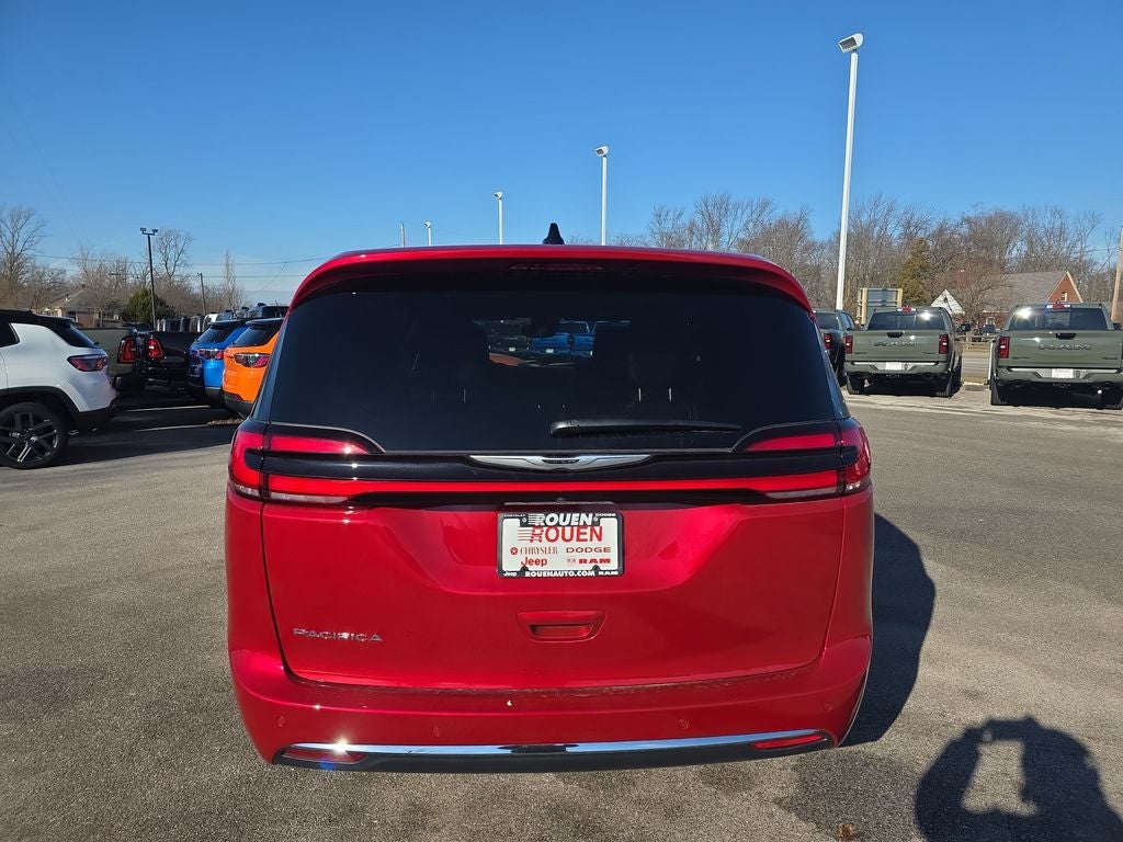 2025 Chrysler Pacifica Select