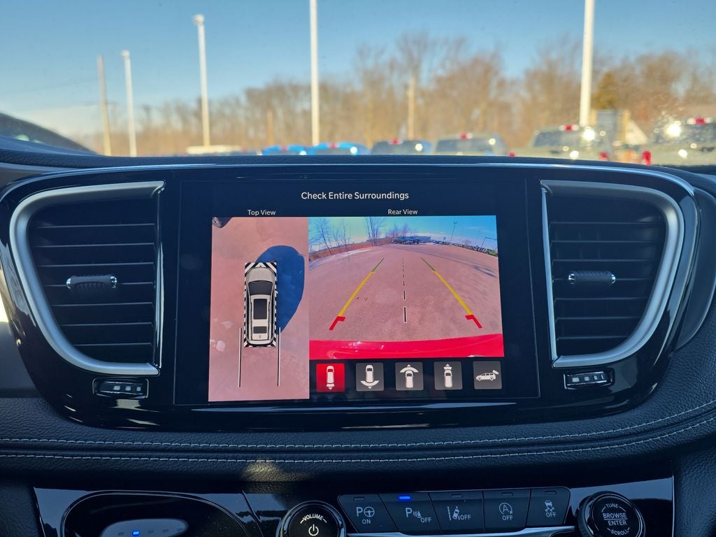 2025 Chrysler Pacifica Select