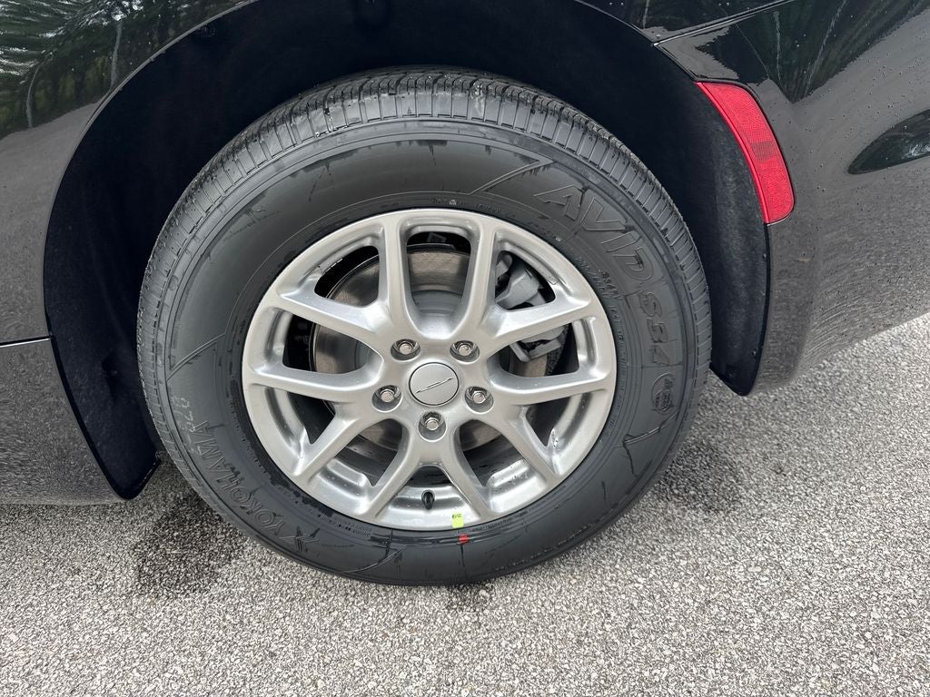 2027 Chrysler Pacifica Select