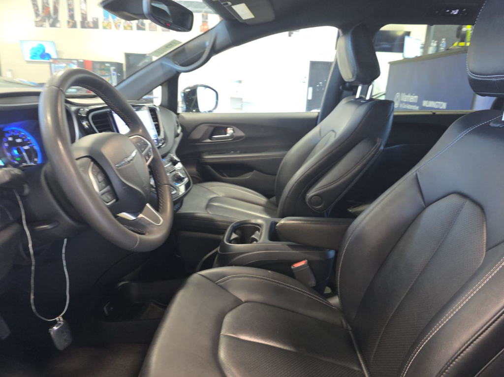 2025 Chrysler Pacifica Select