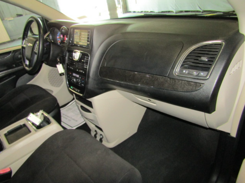 2013 Chrysler Town & Country Touring
