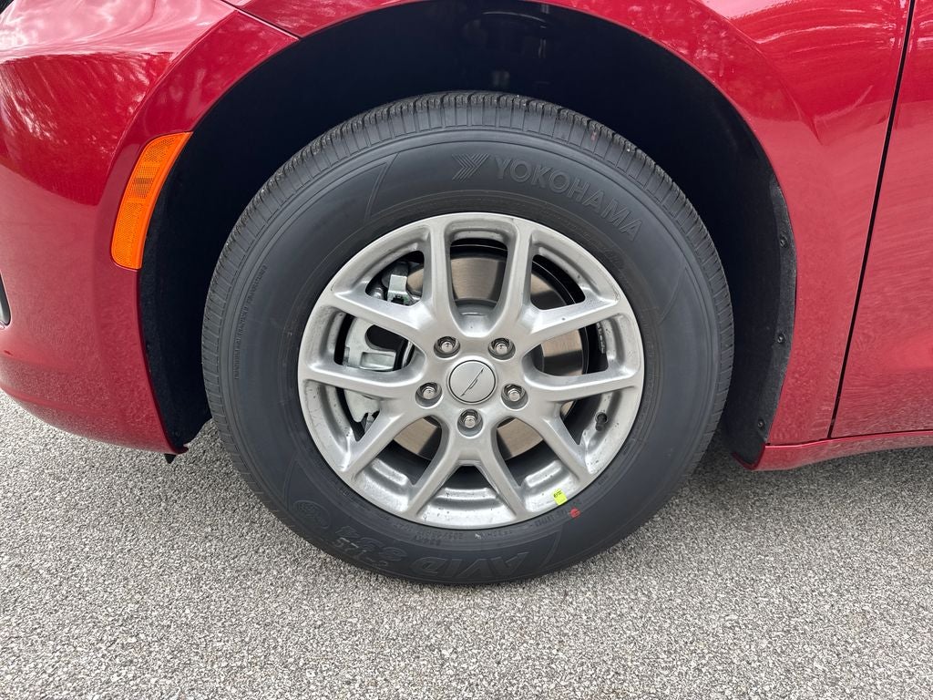 2027 Chrysler Pacifica Select