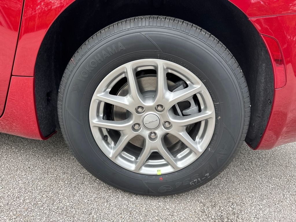 2027 Chrysler Pacifica Select
