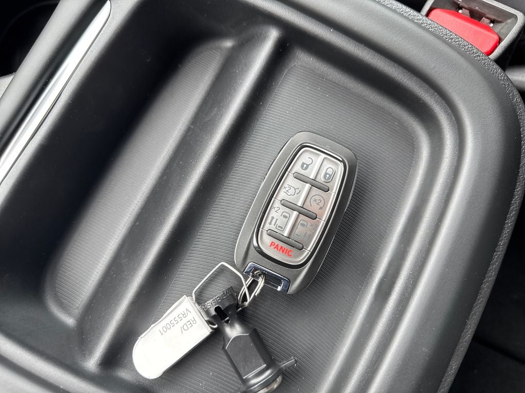 2027 Chrysler Pacifica Select