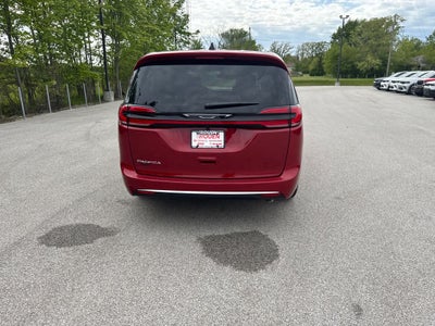 2027 Chrysler Pacifica Select
