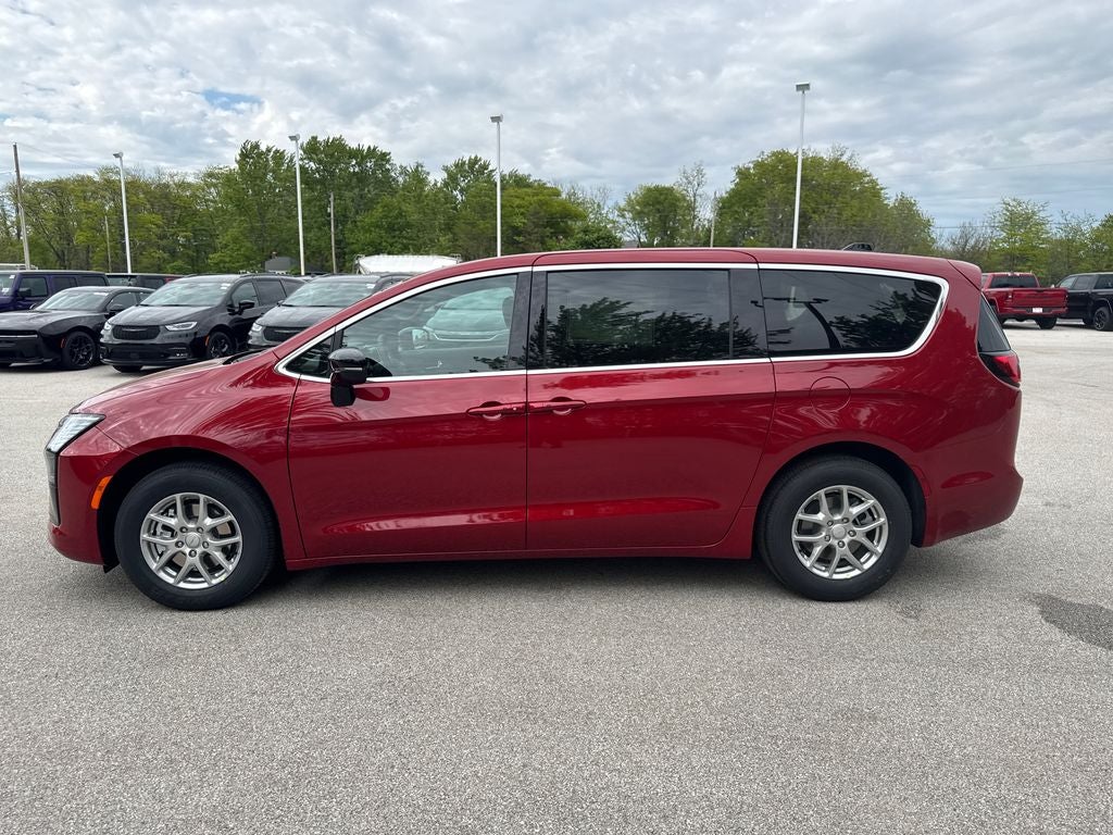 2027 Chrysler Pacifica Select