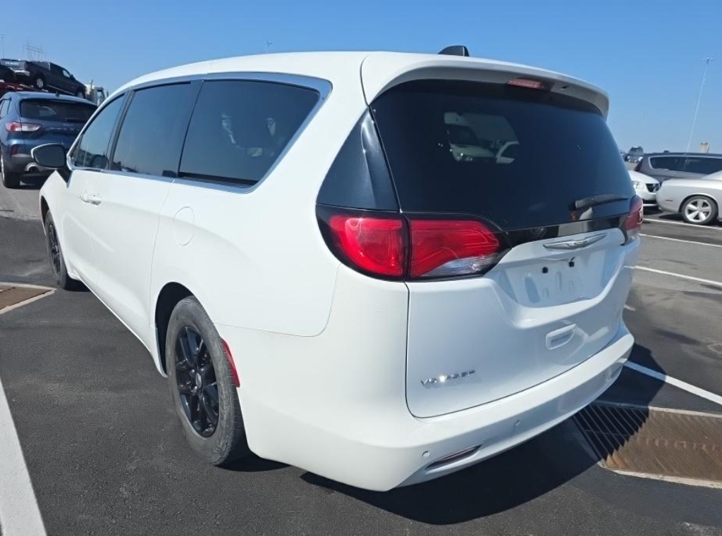 2021 Chrysler Voyager LX