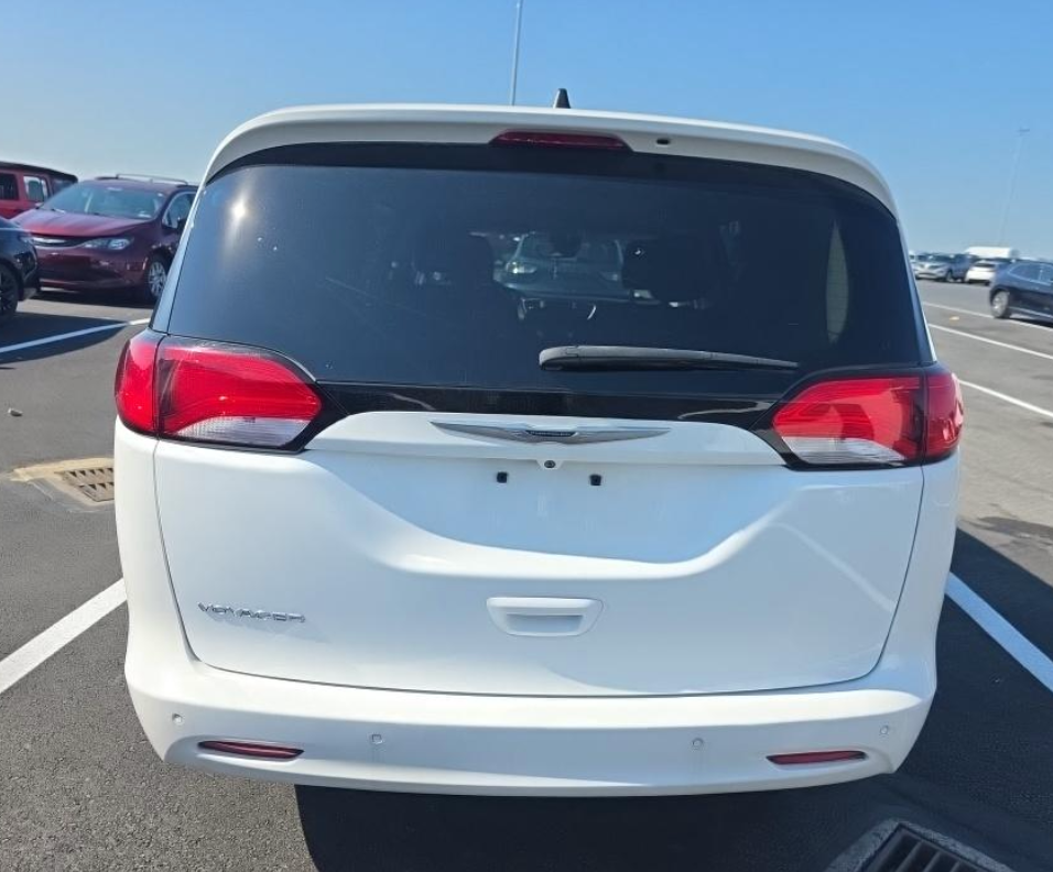 2021 Chrysler Voyager LX