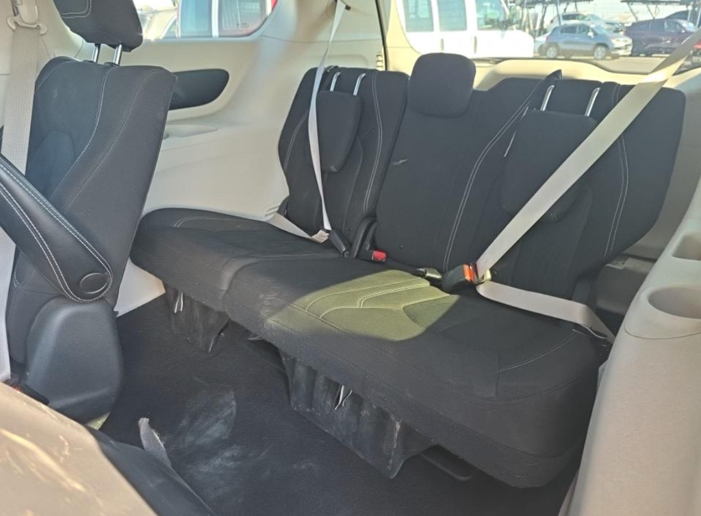 2021 Chrysler Voyager LX