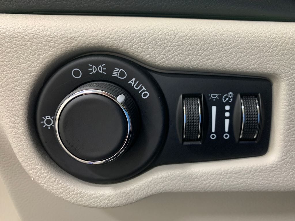 2021 Chrysler Voyager LX