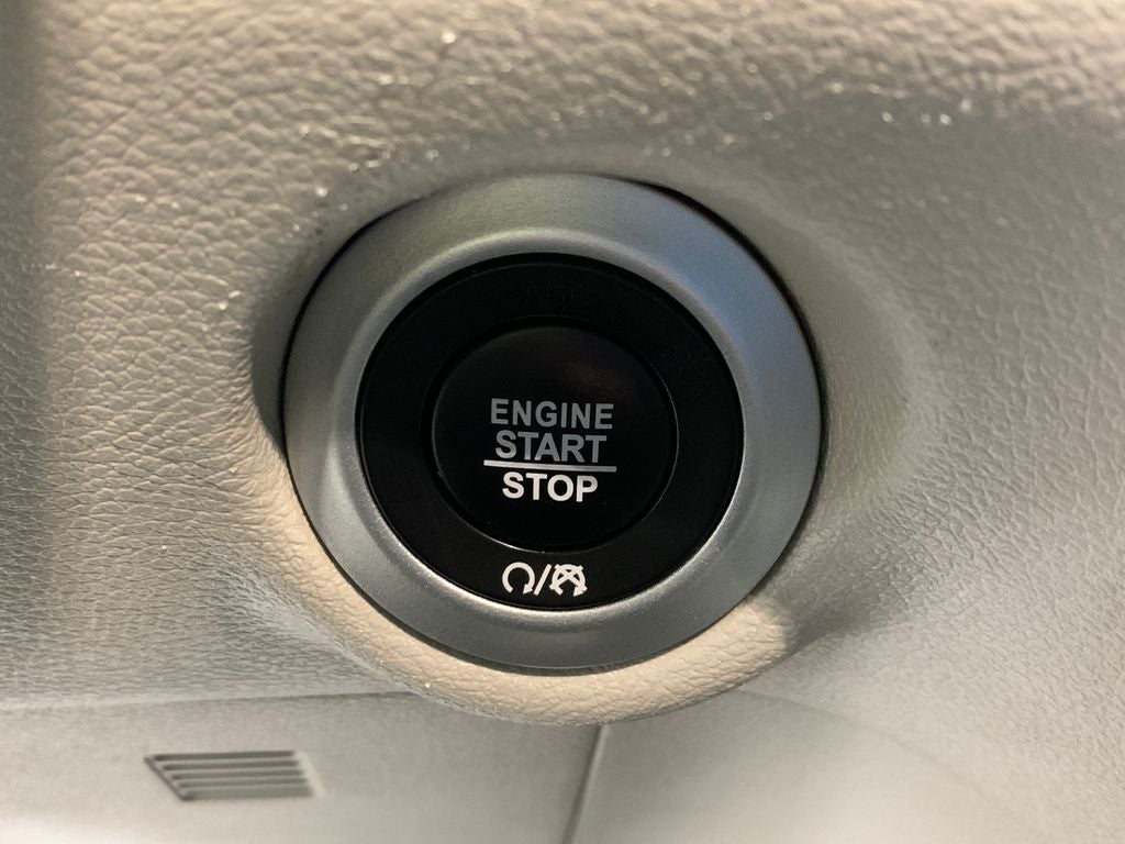 2021 Chrysler Voyager LX