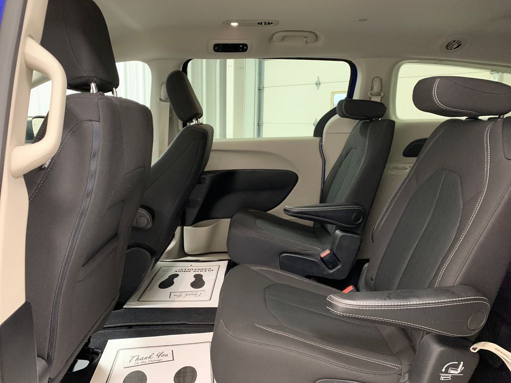 2021 Chrysler Voyager LX