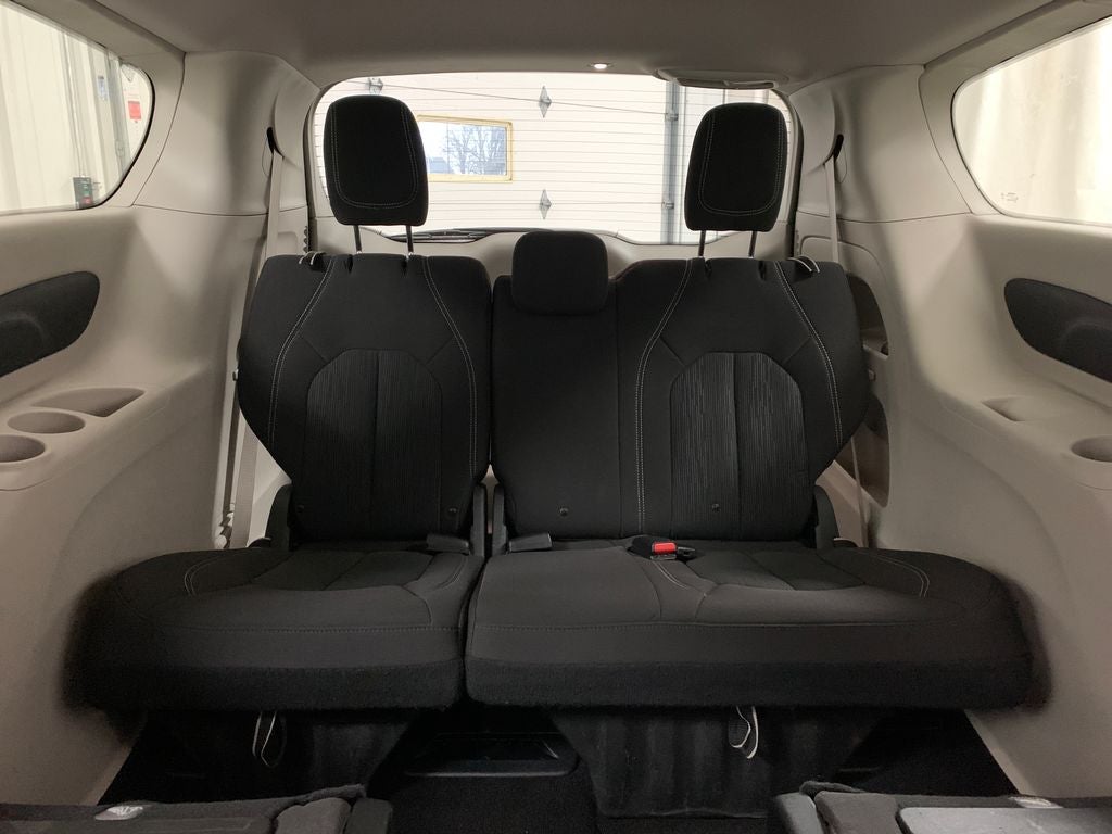 2021 Chrysler Voyager LX