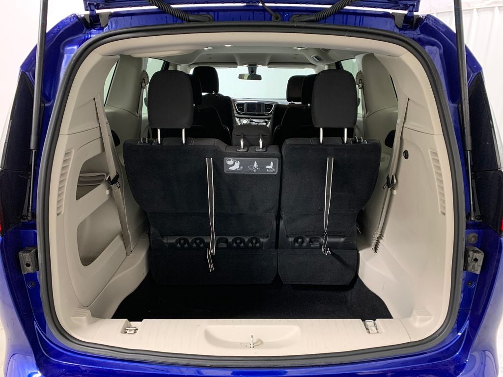 2021 Chrysler Voyager LX