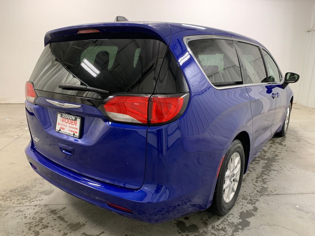 2021 Chrysler Voyager LX