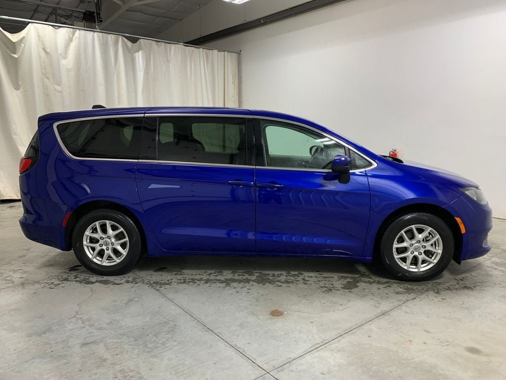 2021 Chrysler Voyager LX