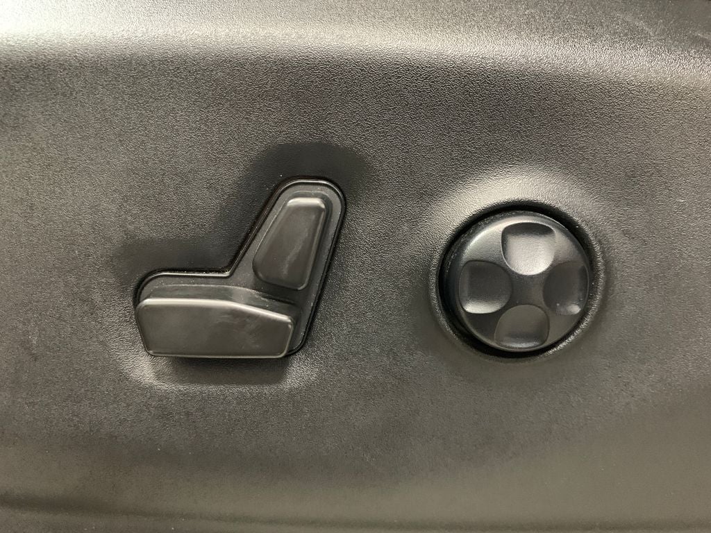 2021 Chrysler Voyager LX