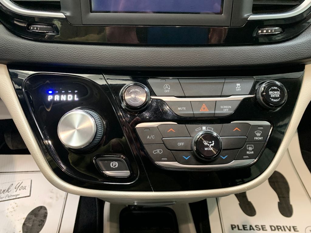 2021 Chrysler Voyager LX