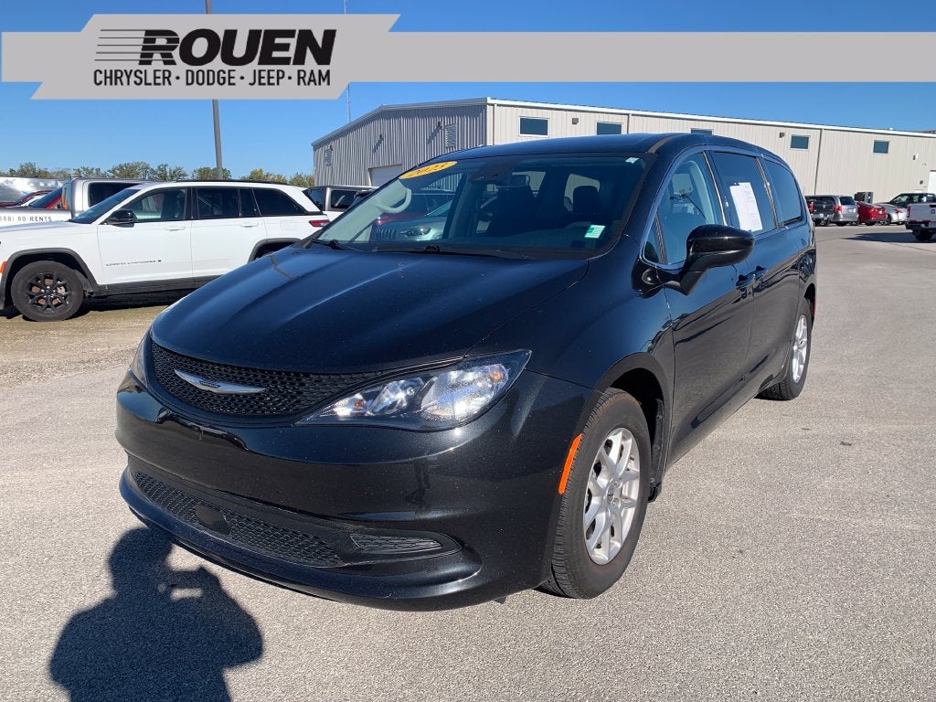 2023 Chrysler Voyager LX
