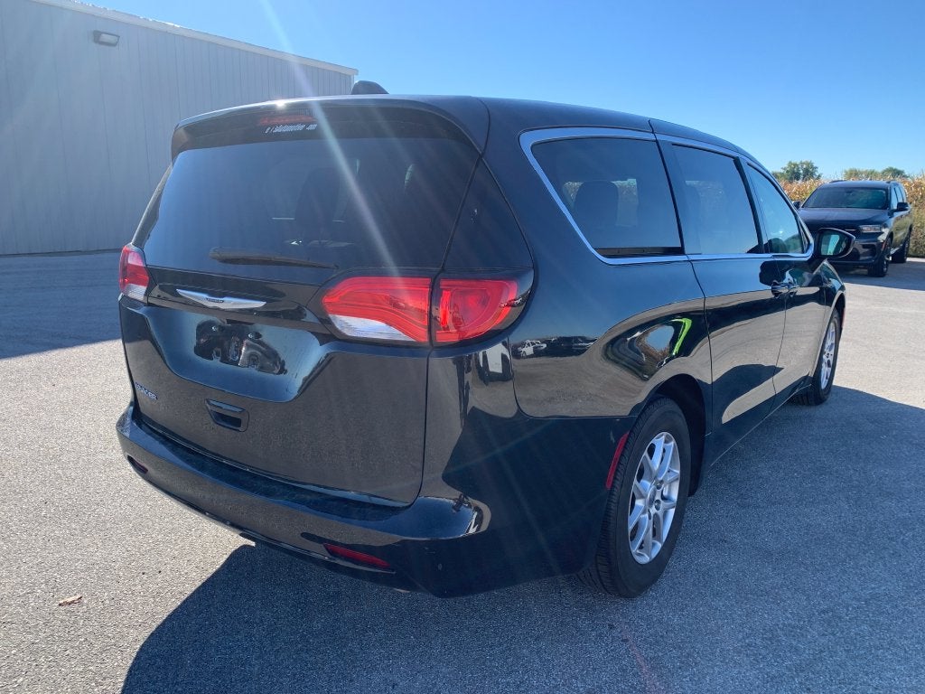 2023 Chrysler Voyager LX