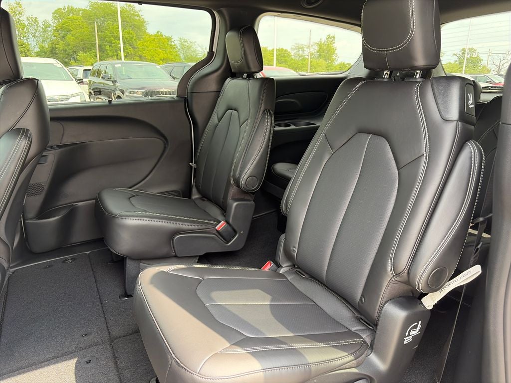 2027 Chrysler Pacifica LX