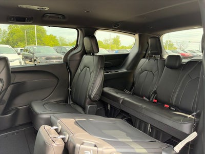 2027 Chrysler Pacifica LX