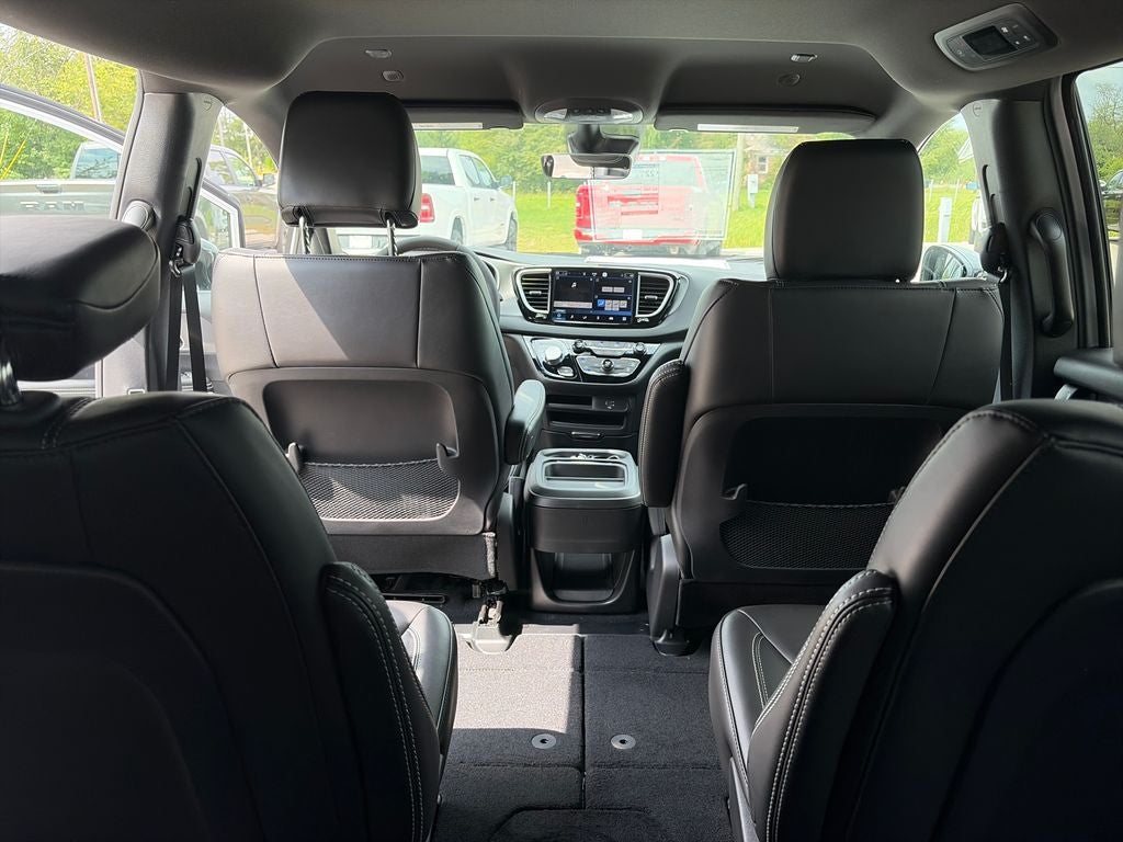 2027 Chrysler Pacifica LX