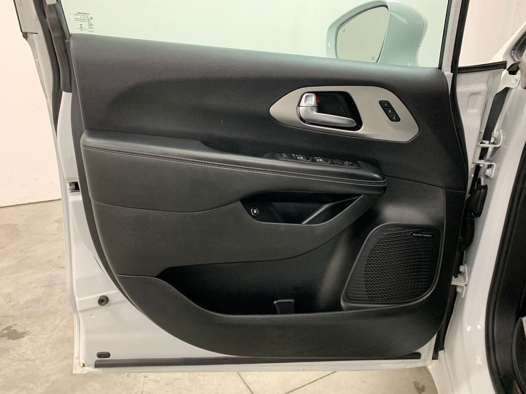 2022 Chrysler Pacifica Hybrid Limited