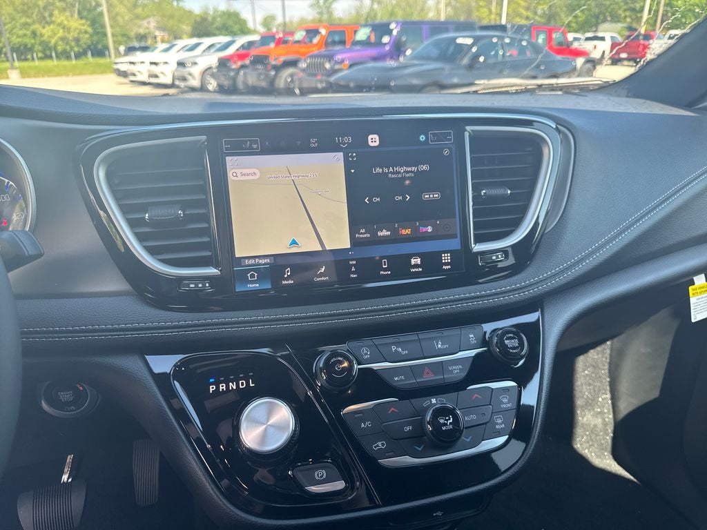 2027 Chrysler Pacifica Select