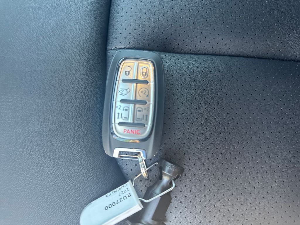 2027 Chrysler Pacifica Select