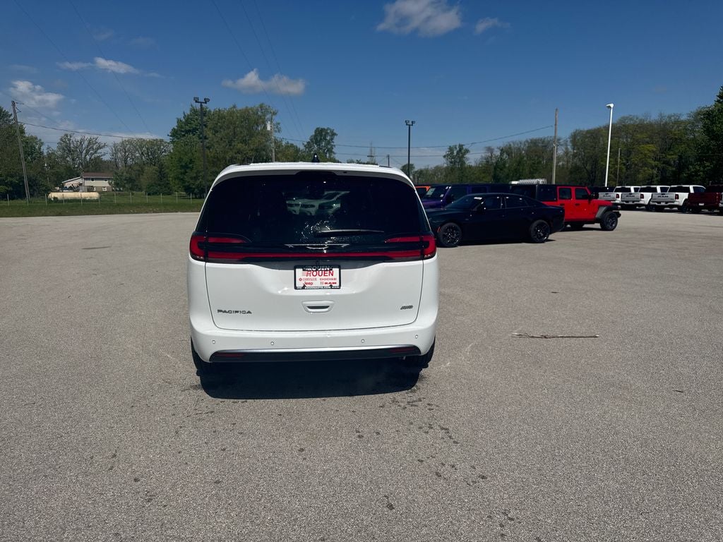 2027 Chrysler Pacifica Select