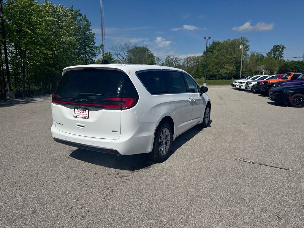 2027 Chrysler Pacifica Select