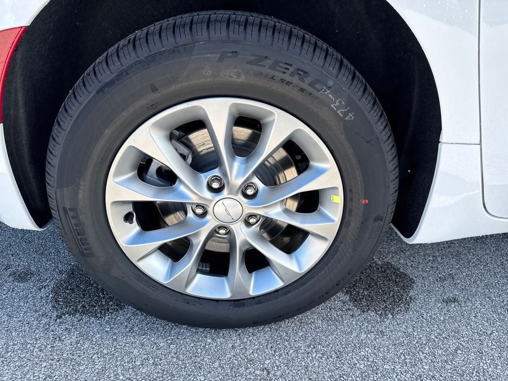 2027 Chrysler Pacifica Select