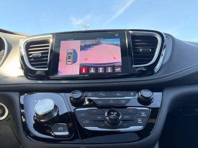 2027 Chrysler Pacifica Limited