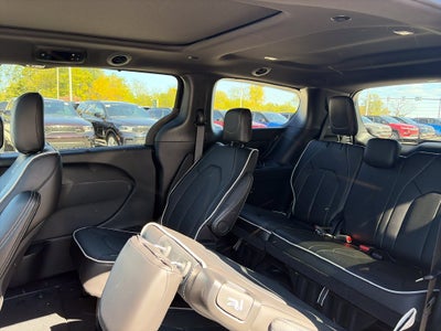 2027 Chrysler Pacifica Limited
