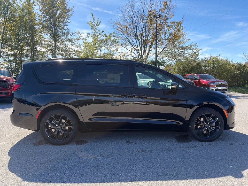 2027 Chrysler Pacifica Limited