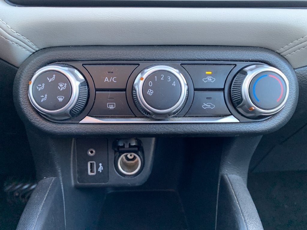 2020 Nissan Versa 1.6 SV