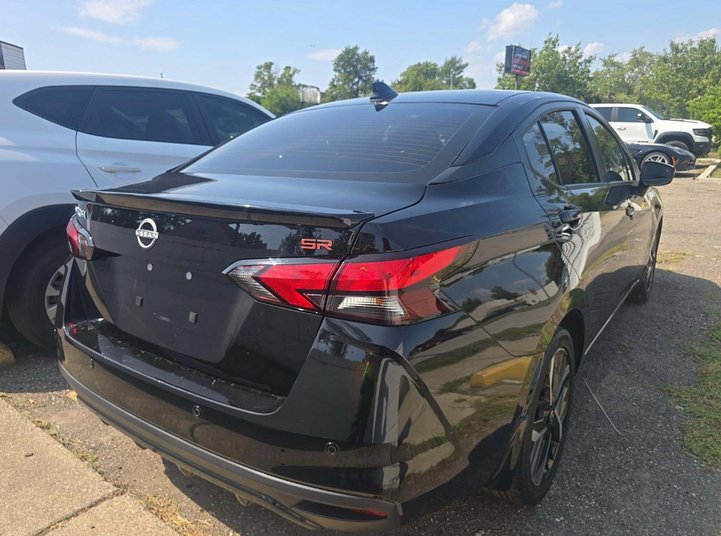 2023 Nissan Versa 1.6 SR